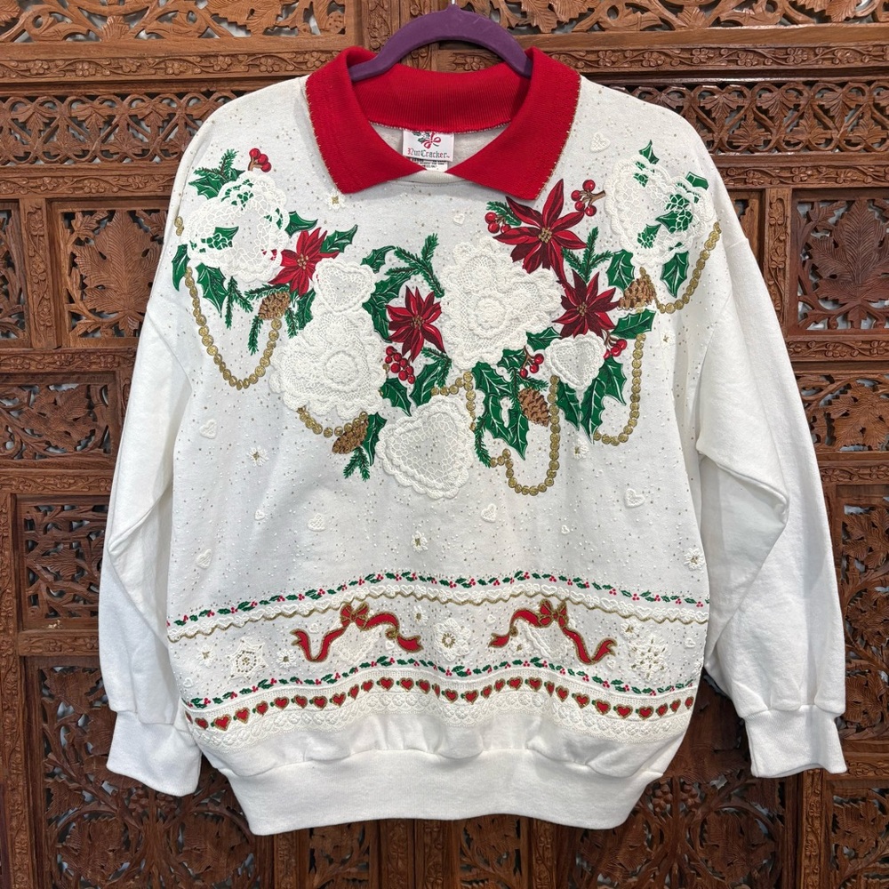 Cottagecore Grandmacore Vintage USA Christmas Sweater Sweatshirt Gold Holly Red